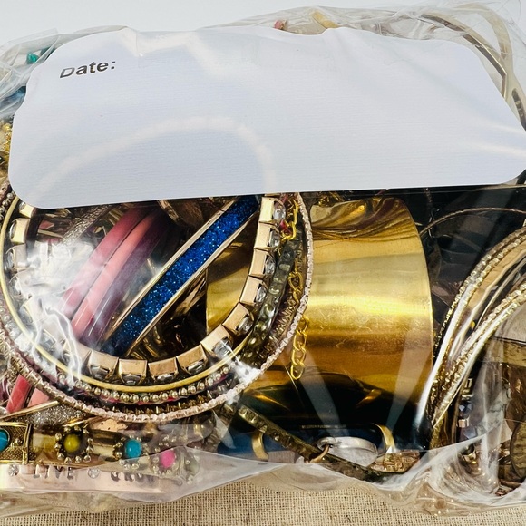 Vintage & Modern Gold Tone Mixed Metals Wearable  Bracelet Jewelry Lot 2lbs - Picture 7 of 13